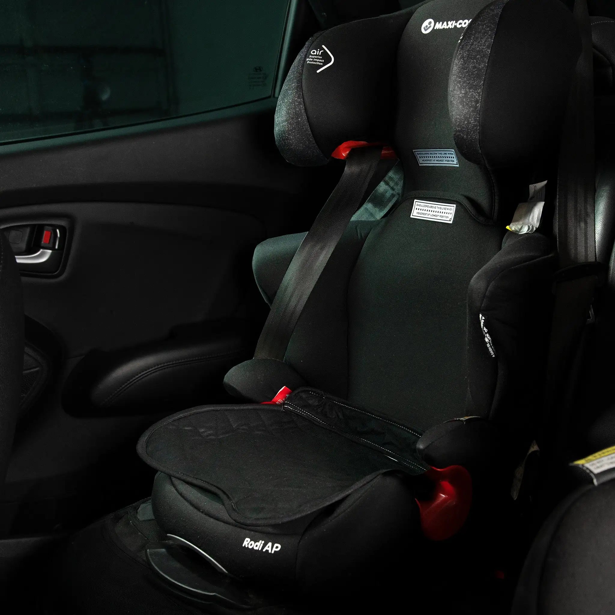 car seat fitted with the StayDry Car Seat Cover in black, a waterproof and spill-resistant seat protector designed to keep car upholstery clean from spills, crumbs, and everyday messes. Ideal for parents looking for easy-to-clean and durable car seat protection.